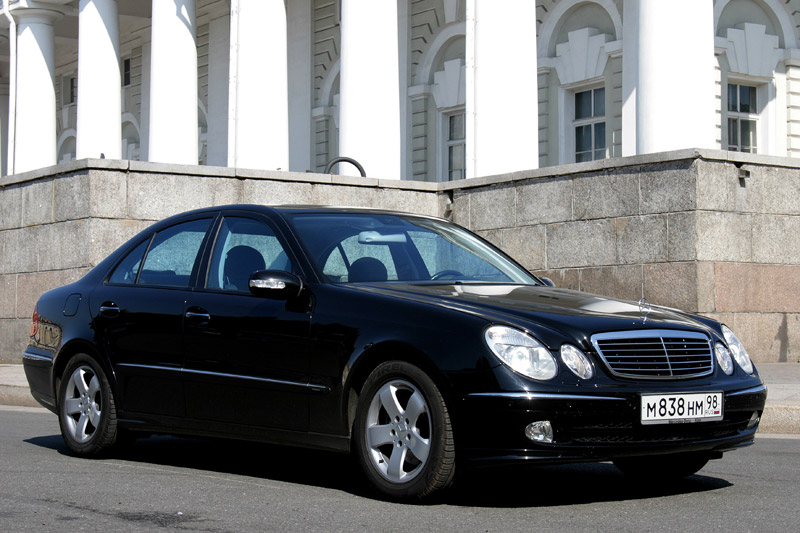 Mercedes-Benz W211.